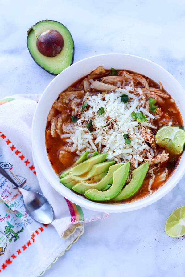 Chicken tortilla soup in the Instant Pot only using 6 ingredients. Gluten-free, packed with protein, and the whole family will love it. Fitnessista.com