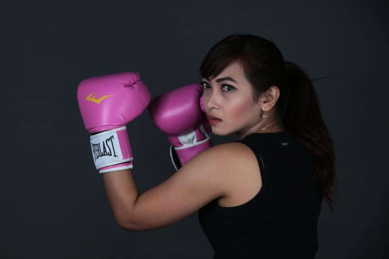 woman-with-boxing-gloves