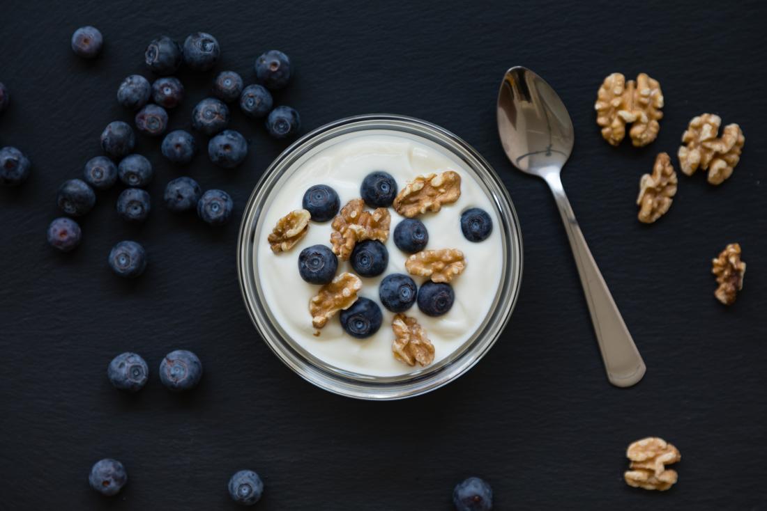 Greek yoghurt with blueberries and walnuts