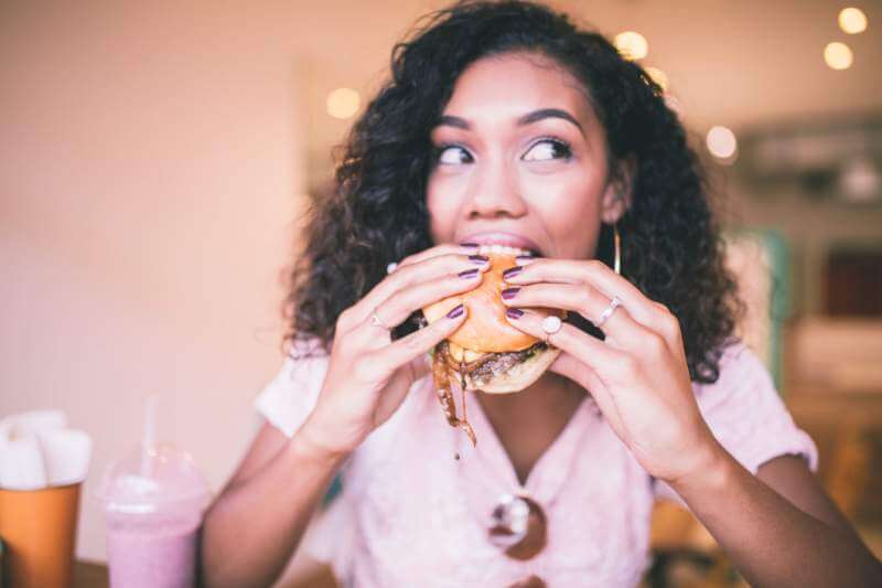burger-eating-women