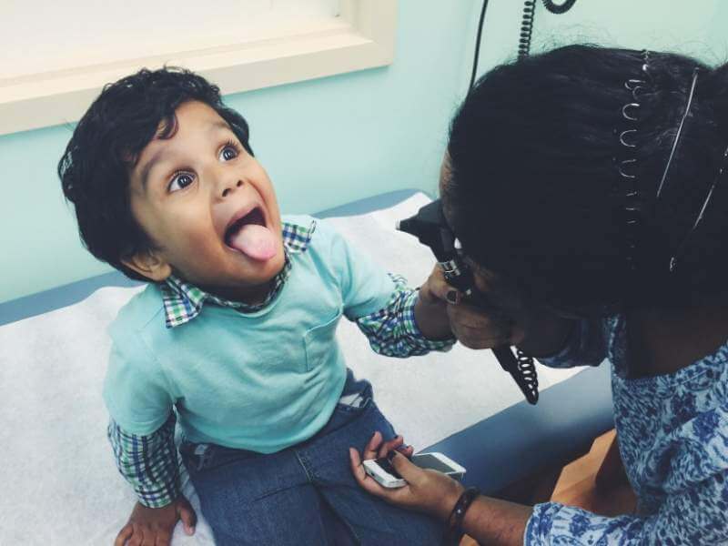 dentist-child-examine